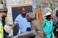 Mandla Mandela hands out blankets