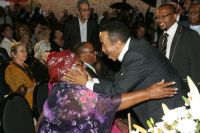 Dr David Molapo embraces Archbishop Tutu and his wife, Leah Tutu 4