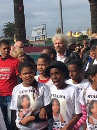Richard  Branson With Children From The  Mitchells  Plain  Crisis  Forum Community Group