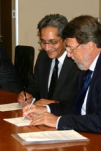 Achmat Dangor and Per Engebank sign a document in 2008
