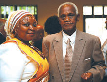 Nzimeni Elliot Mfaxa with his daughter-in-law, Sibongile Mfaxa, at the Foundation earlier this year